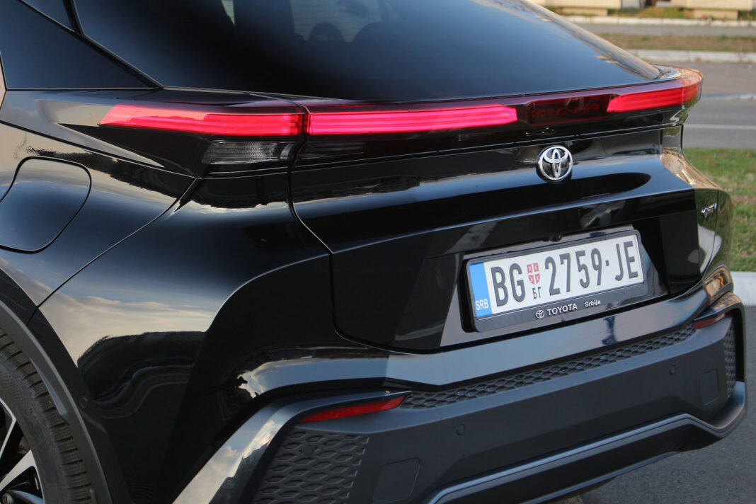 IMG_9751 Auto magazin Srbija Test Toyota C-HR 2,0 HEV AWD-i