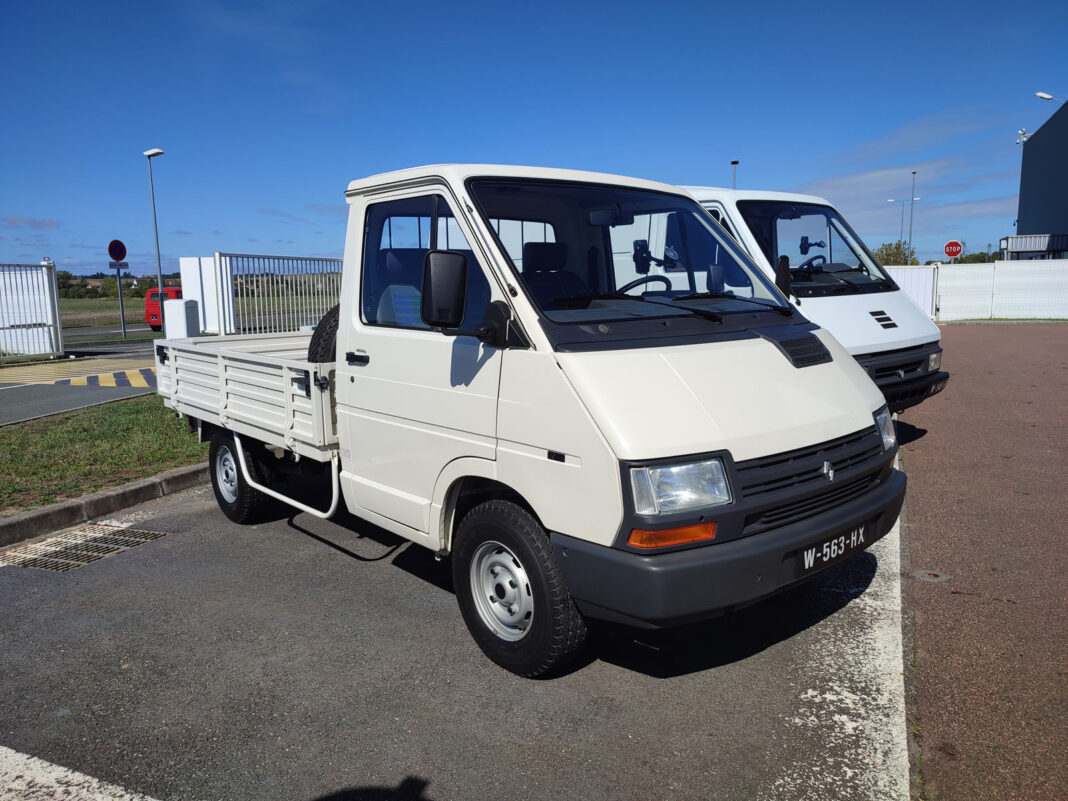 Kako se nekad vozilo 3 Auto magazin Srbija Renault LCV Villiers-Saint-Frédéric