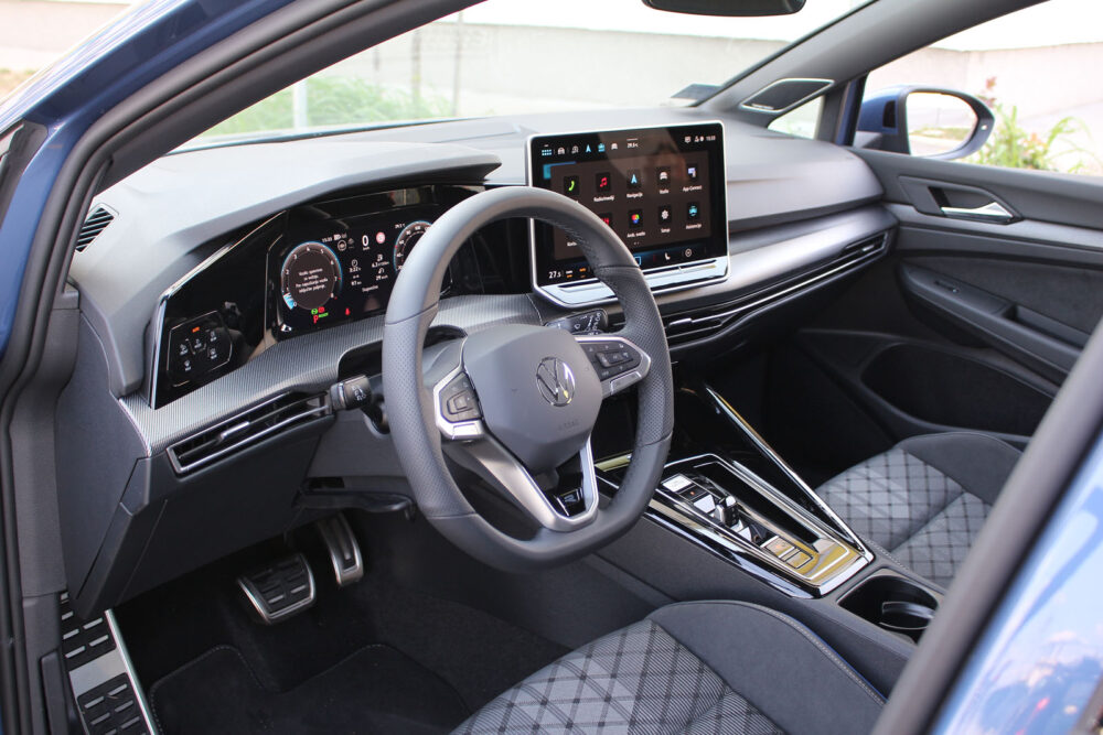 Auto magazin Srbija TEST Volkswagen Golf 1,5 eTSI R-Line DSG
