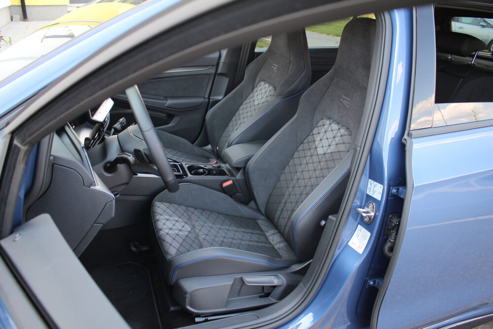 Auto magazin Srbija TEST Volkswagen Golf 1,5 eTSI R-Line DSG