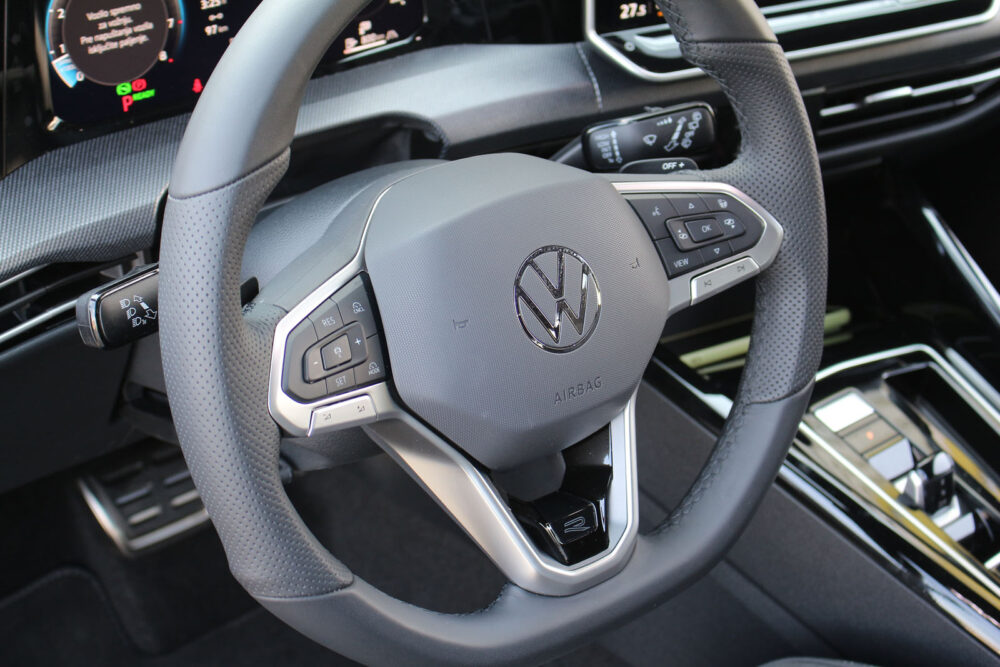 Auto magazin Srbija TEST Volkswagen Golf 1,5 eTSI R-Line DSG