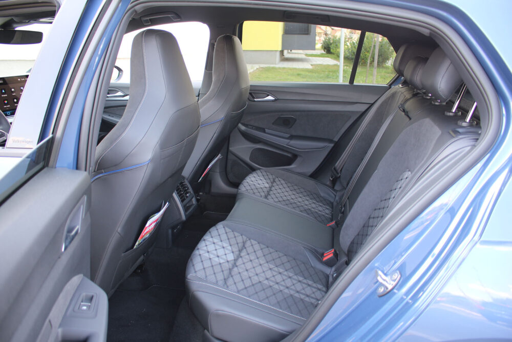 Auto magazin Srbija TEST Volkswagen Golf 1,5 eTSI R-Line DSG