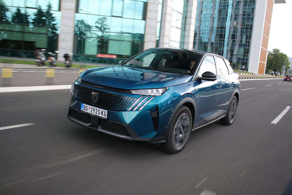 Auto magazin Srbija Test Peugeot 3008 HY GT 136 hybrid
