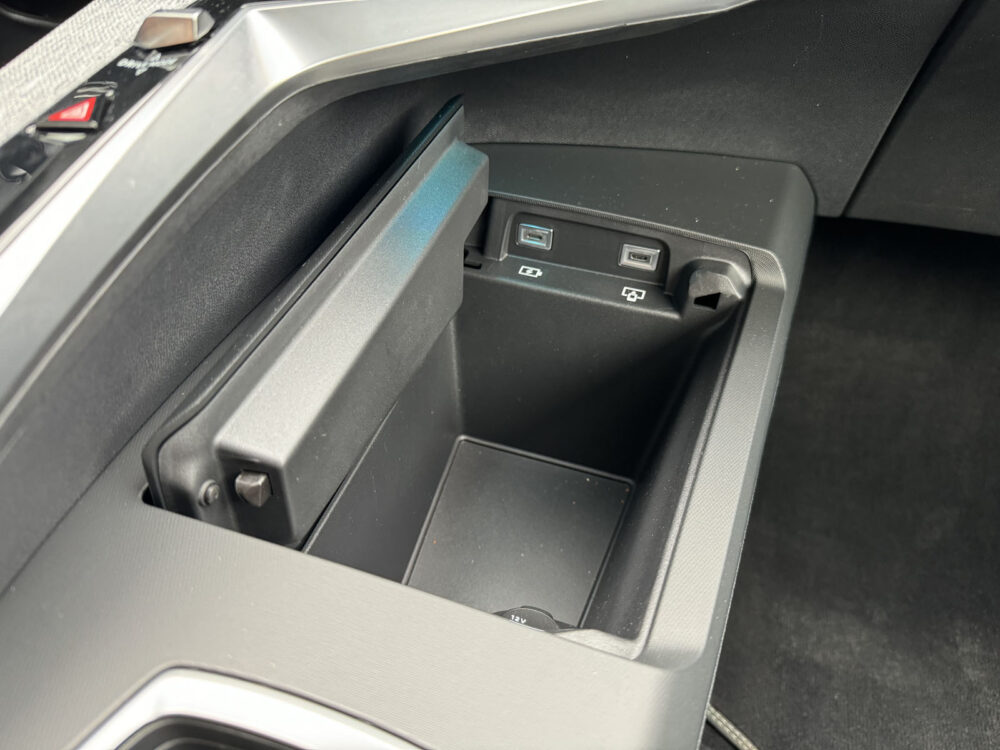 Auto magazin Srbija Test Peugeot 3008 HY GT 136 hybrid