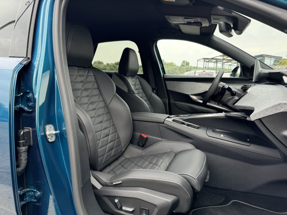 Auto magazin Srbija Test Peugeot 3008 HY GT 136 hybrid