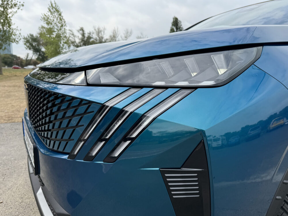 Auto magazin Srbija Test Peugeot 3008 HY GT 136 hybrid